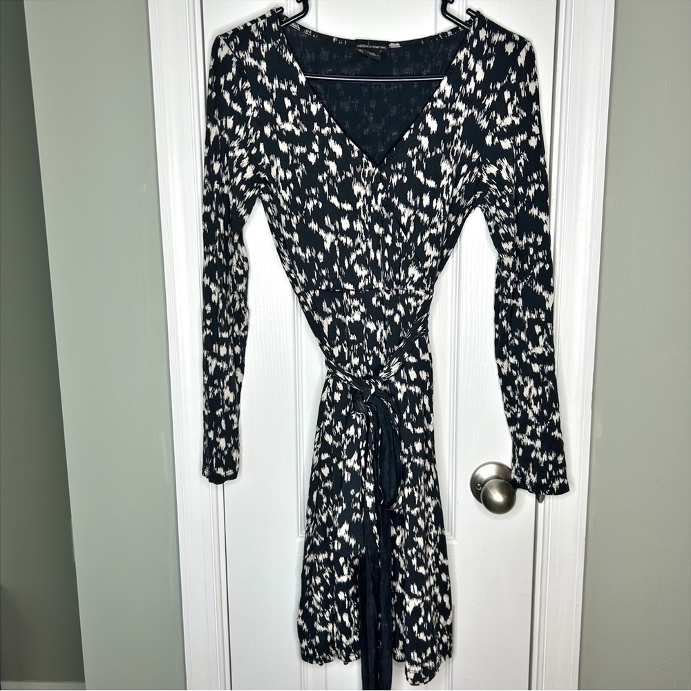 Black Cream Abstract V-Neck Tie Waist Soft Stretch Jersey Knit Wrap Dress Small